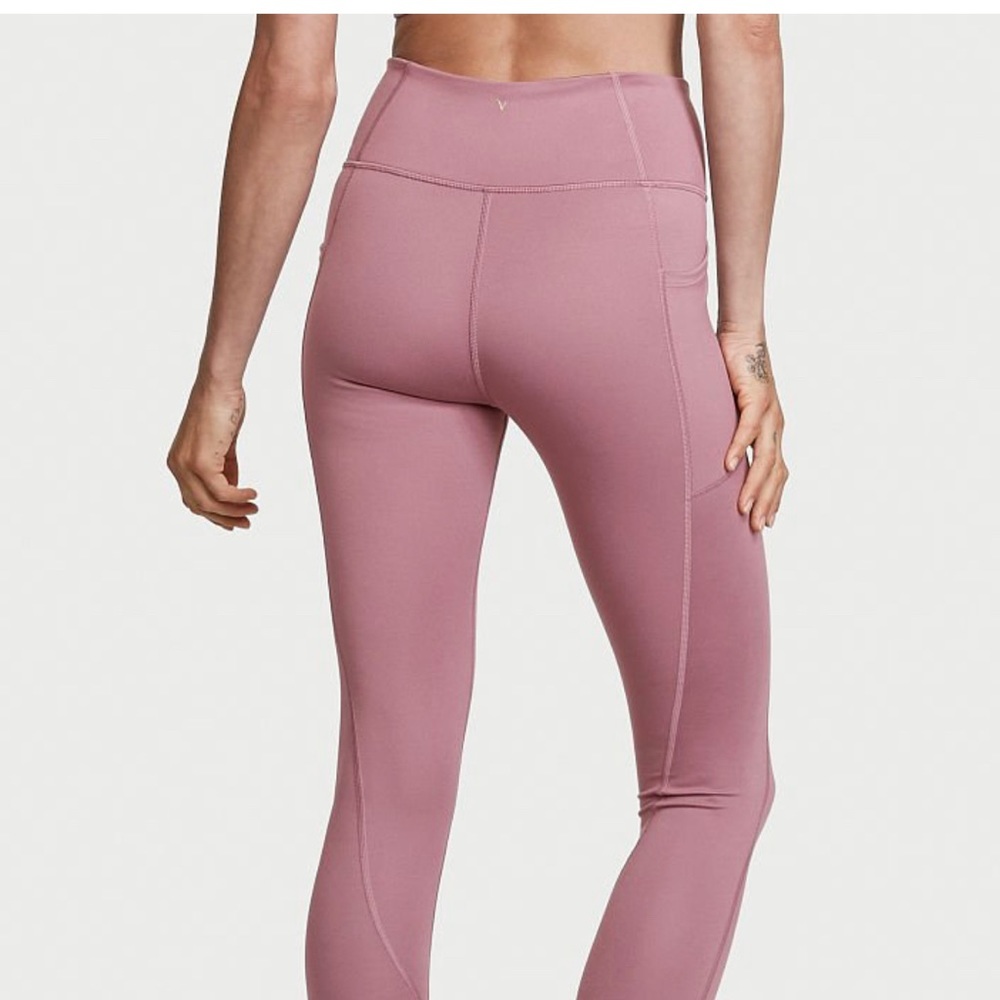 VICTORIA'S SECRET
Flow On Point Essential High-Rise Legging